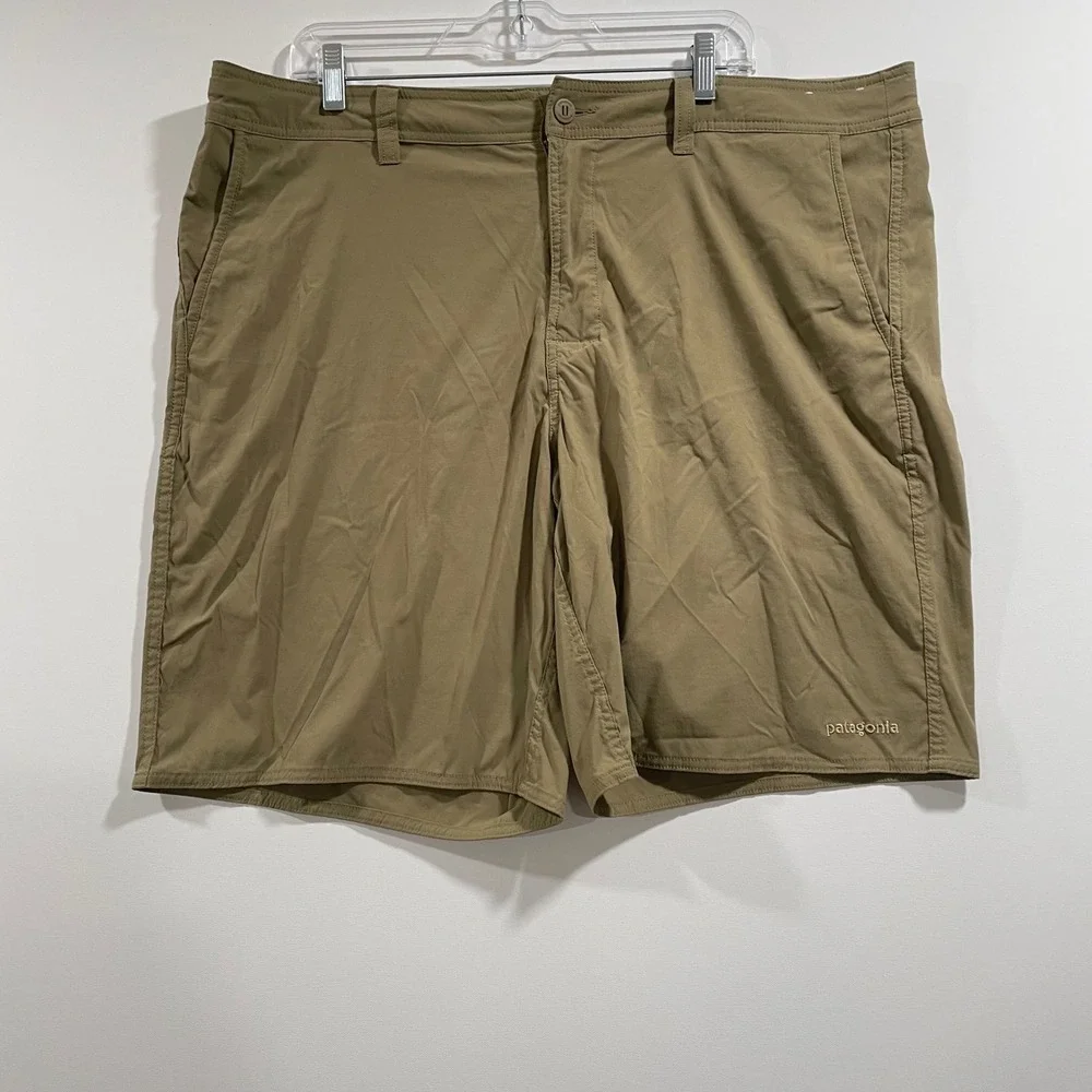 Patagonia Mens Quandary Shorts Tan Khaki Hiking Outdoor Size 40 10 Inch Inseam